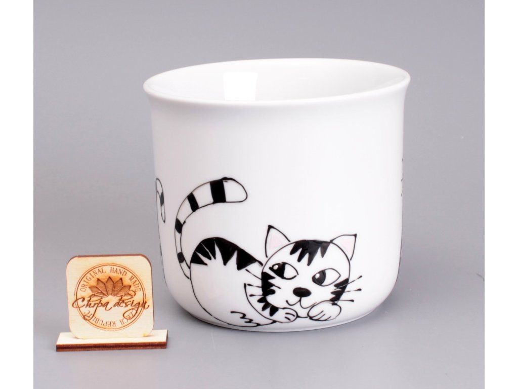 Detail porcelánového hrnku Koťátko 0,6 l