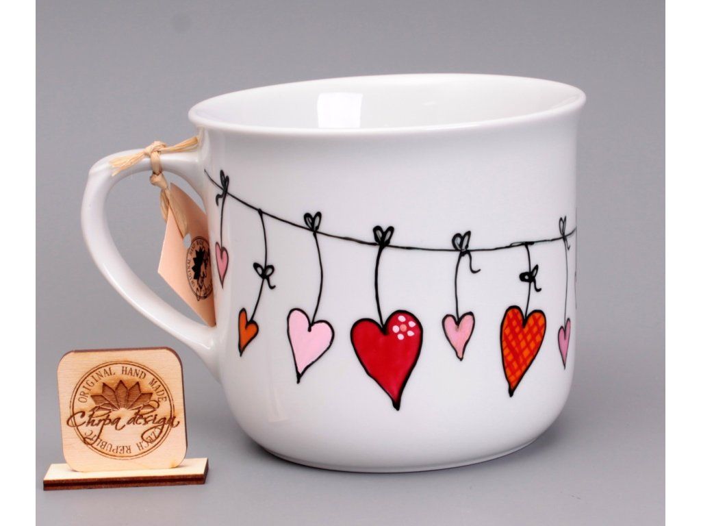 Detail porcelánového hrnku Šňůra srdíček 0,6 l