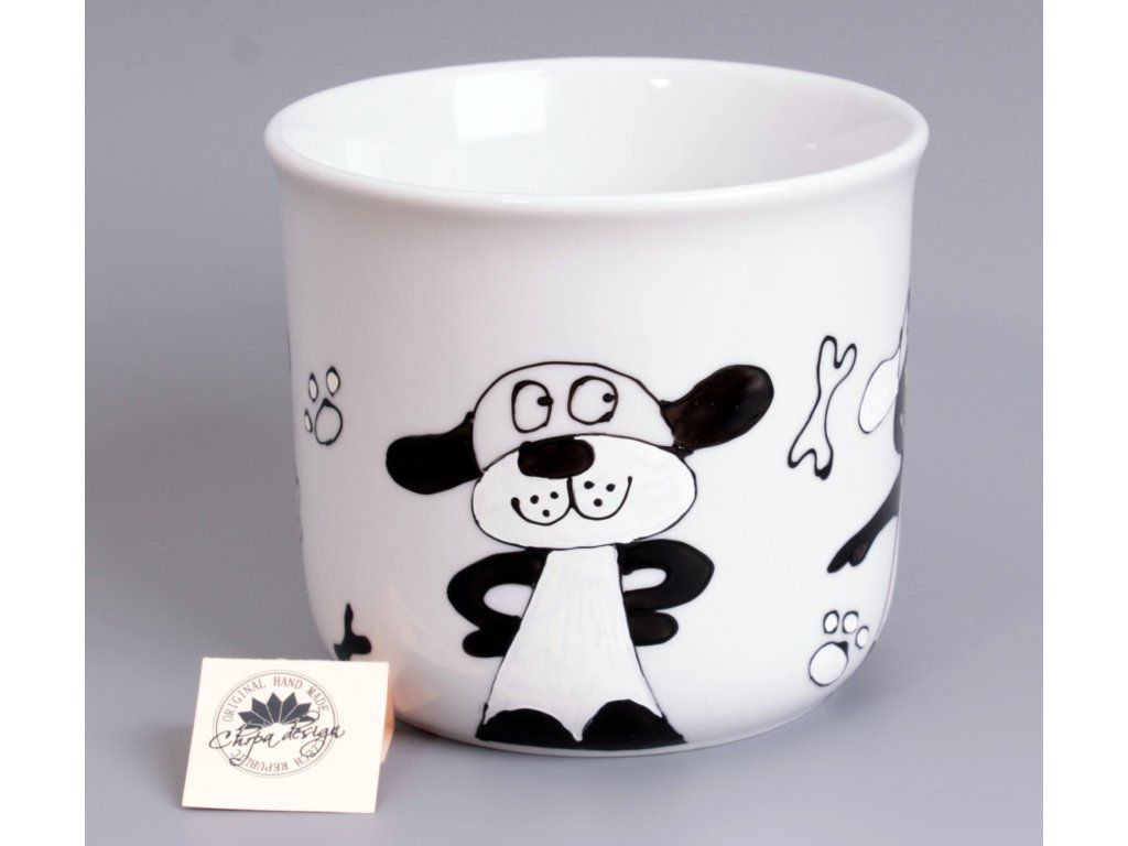 Detail porcelánového hrnku Černobílý pes 0,6 l