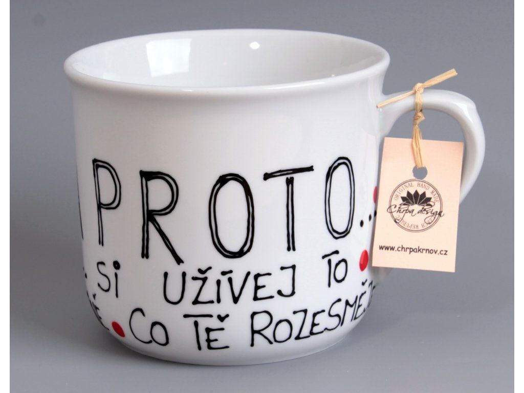Detail porcelánového hrnku Text 0,6 l